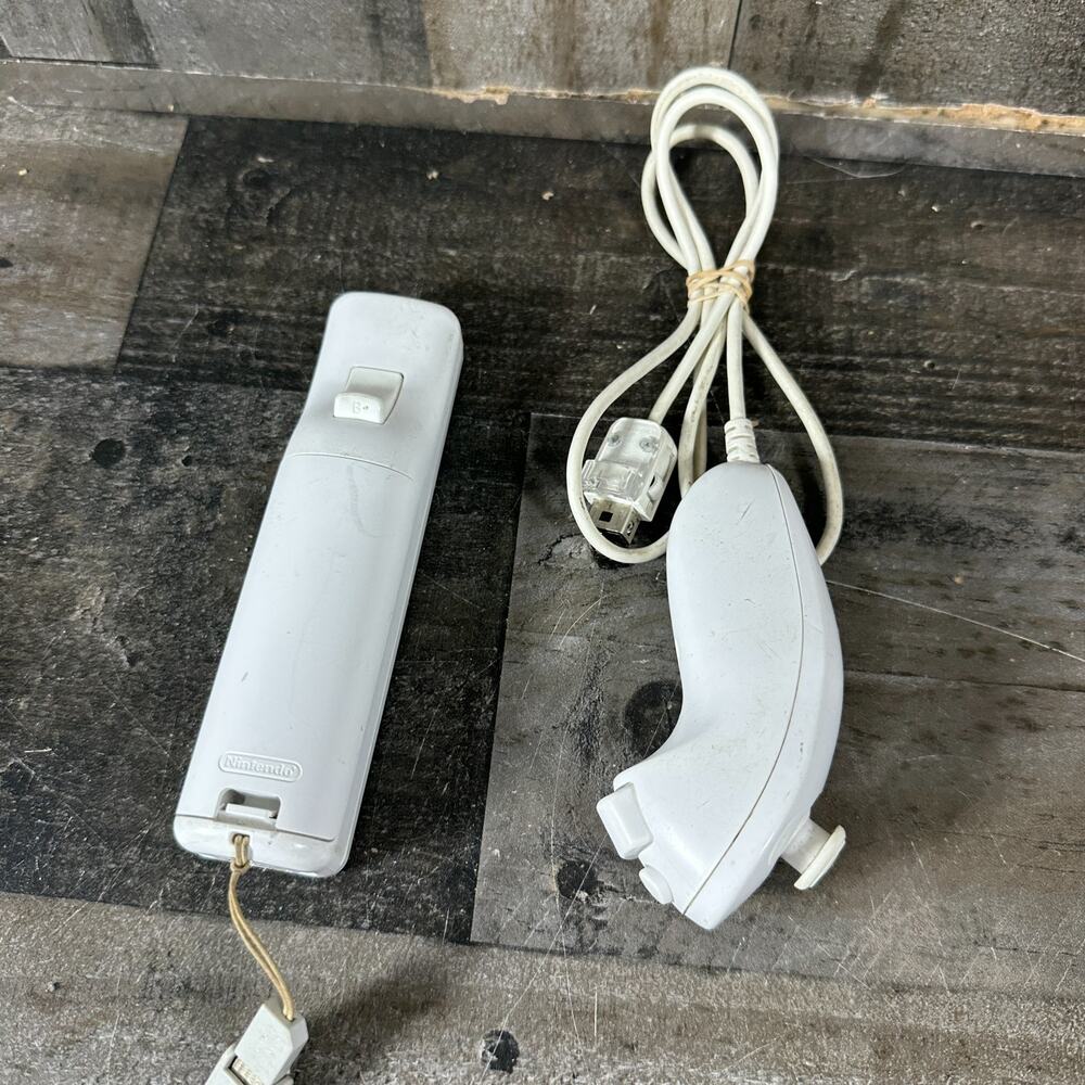 OFFICIAL Nintendo Wii Remote Motion Plus Wiimote RVL-036 Controller White - Picture 2 of 6